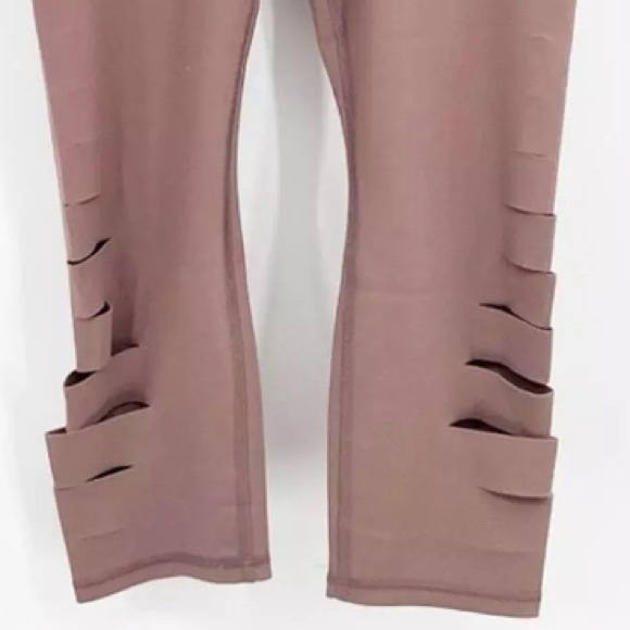 Alo High-Waist Slice Capri Leggings - Picture 4 of 14